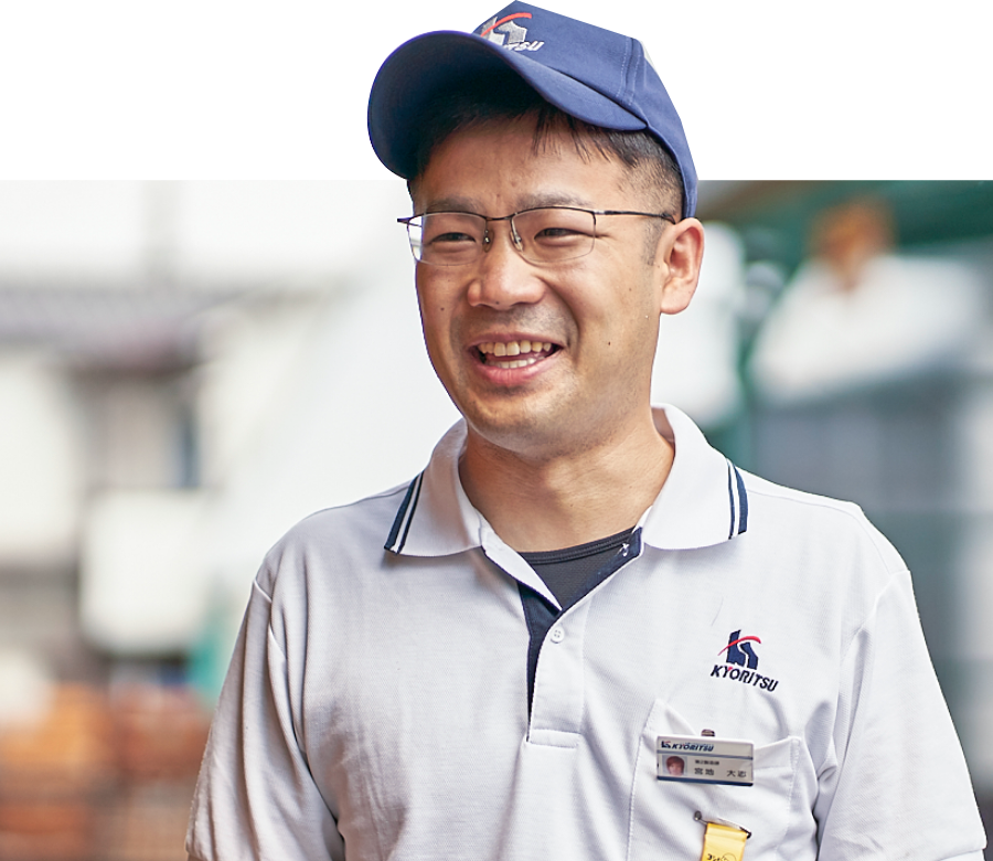 共立従業員の笑顔