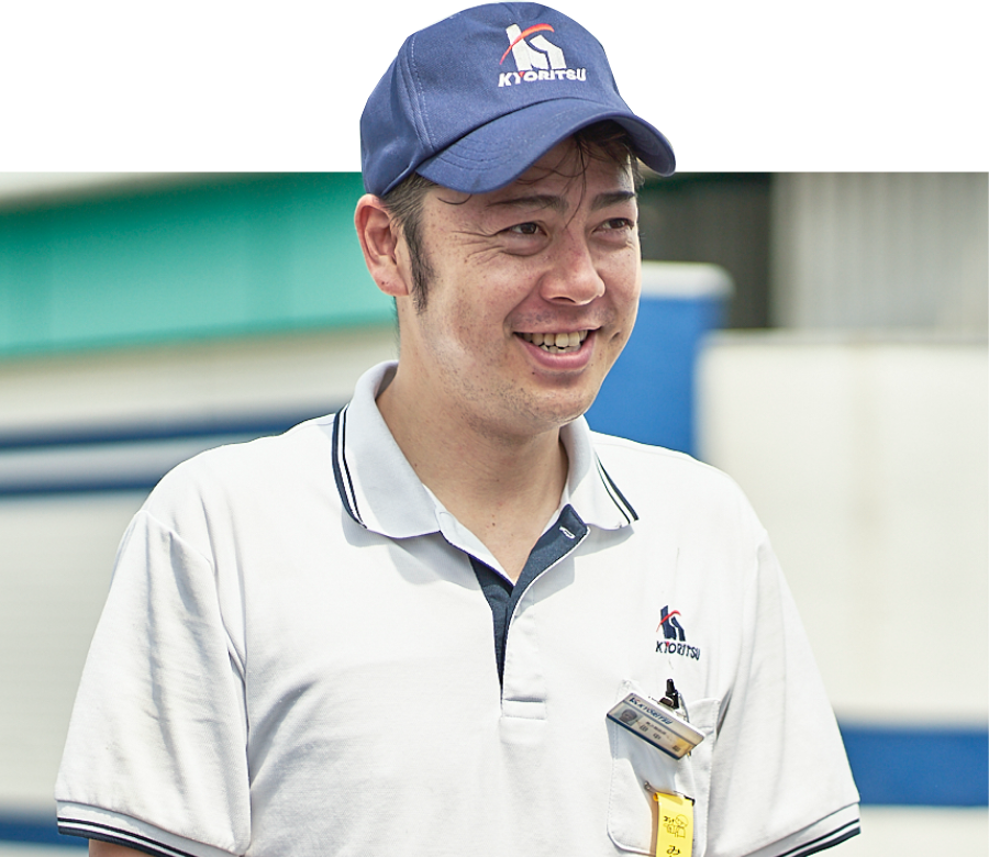 共立従業員の笑顔