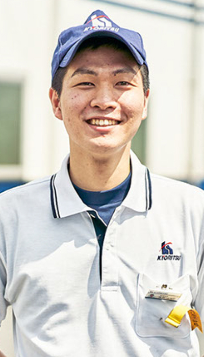 共立従業員の笑顔