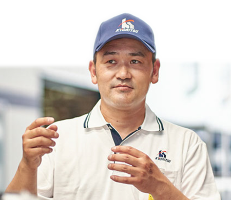 共立従業員の笑顔
